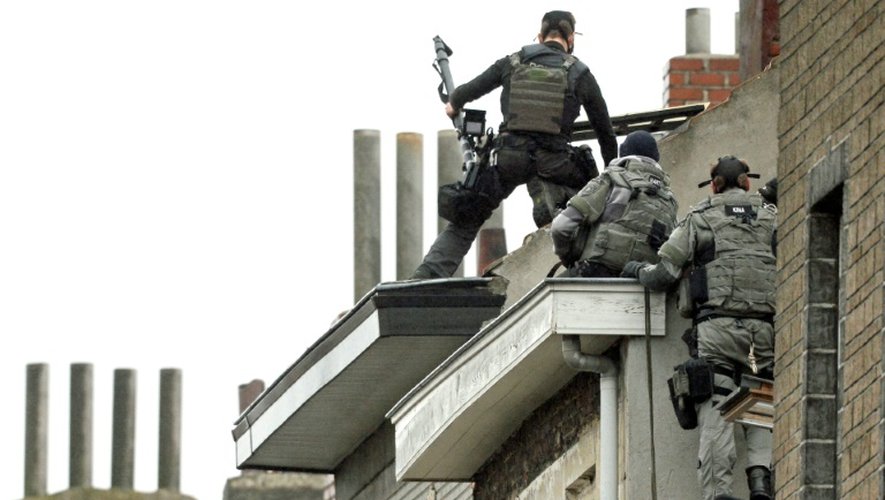 Les forces spéciales belges en intervention à Molenbeek, en Belgique le 16 novembre 2015
