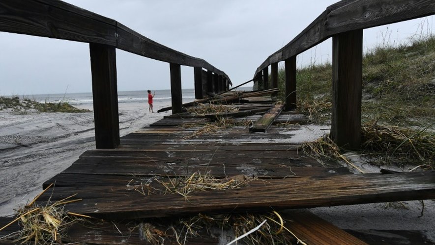 Dégâts après le passage de l'ouragan Matthew à Atlantic Beach, en Floride, le 8 octobre 2016