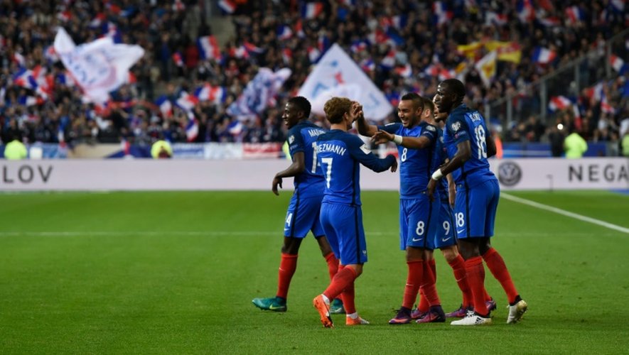 La joie des joueurs de l'équipe de France après le but de Dimitri Payet contre la Bulgarie, le 7 octobre 2016 au Stade de France