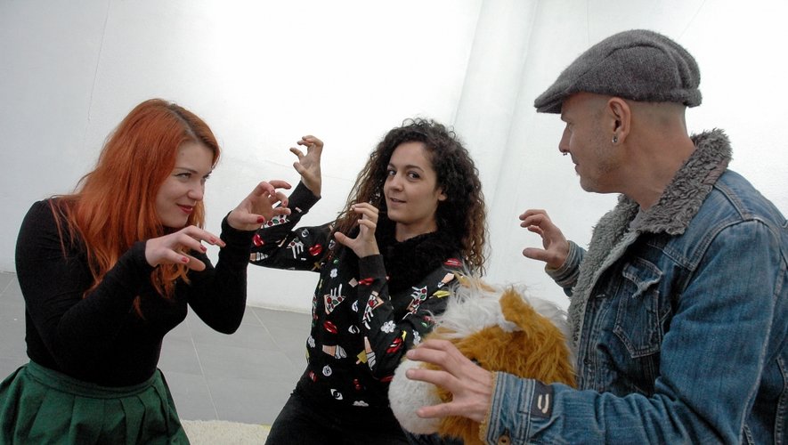 Des artistes qui savent aussi se prêter au jeu. Nathalie De Zan, Sarah Violaine et Fabien Vanpeene.