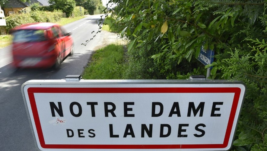 Une voiture entre dans la localité de Notre-Dame-des-Landes, le 26 juin 2016