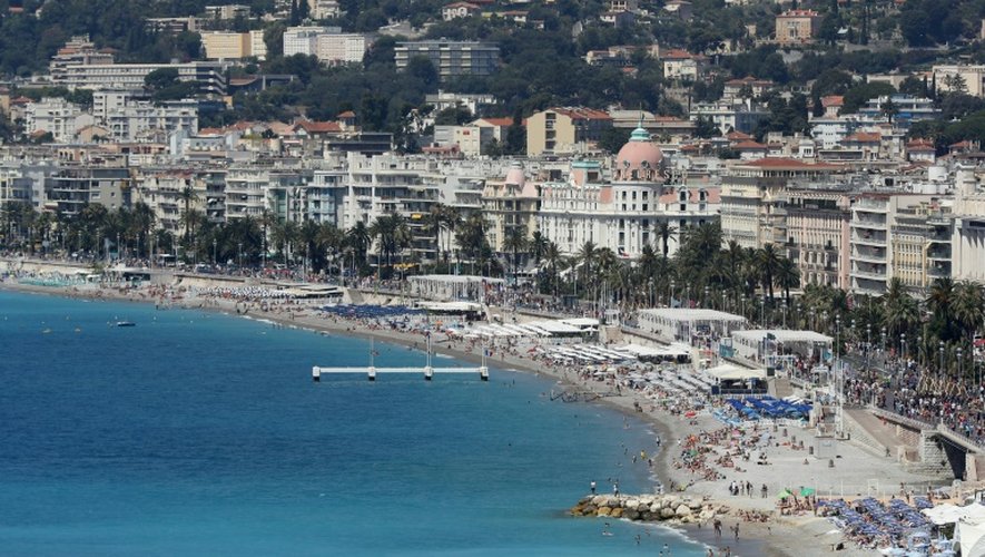 Dix hommes et une femme originaire de l'Europe de l'Est, soupçonnés d'appartenir à un réseau de trafic de stupéfiants, ont été arrêtés et déférés au parquet de Nice