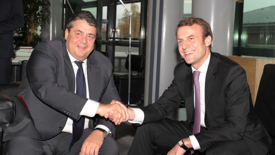 Les ministres français et allemand de l'Economie, Emmanuel Macron et Sigmar Gabriel au ministère de l'Economie à Paris le 27 novembre 2014
