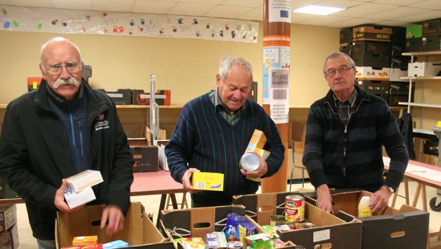 Gérard Delmur, Daniel Boisteaux et Jean Lasserre, des bénévoles villefranchois qui œuvrent au sein de la Collectif alimentaire de la bastide.