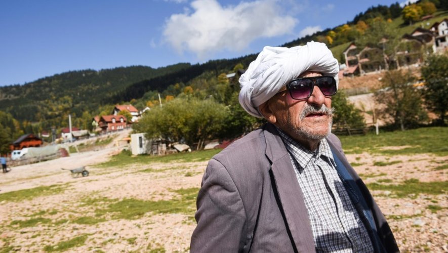 Du haut de ses 95 ans revendiqués, Arif Demaj dénonce un "accord insensé"