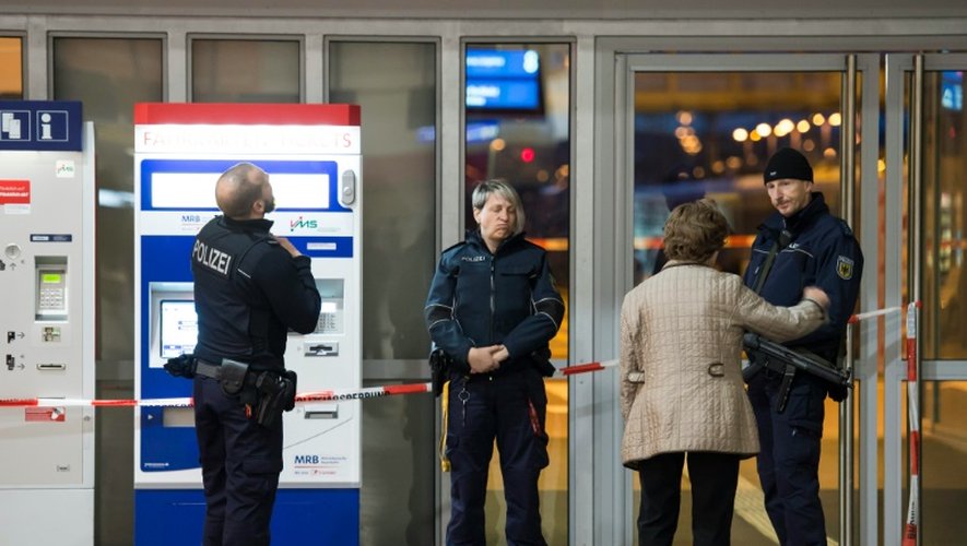 Contrôles policiers à la gare de Chemnitz, dans l'est de l'Allemagne, le 8 octobre 2016