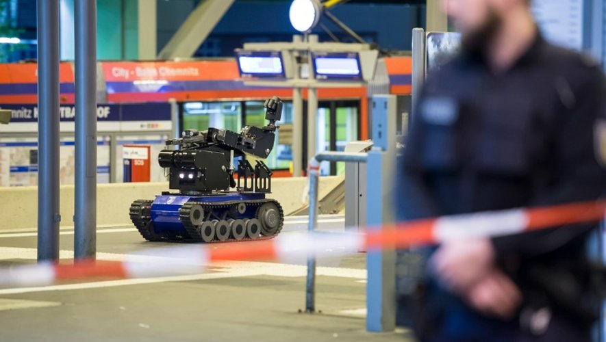 Un robot télécommandé pour désamorcer les bombes à la gare centrale de Chemnitz, dans l'est de l'Allemagne, le 8 octobre 2016