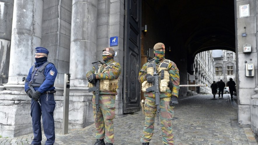 Des militaires belges devant le tribunal de Liège le 24 novembre 2015