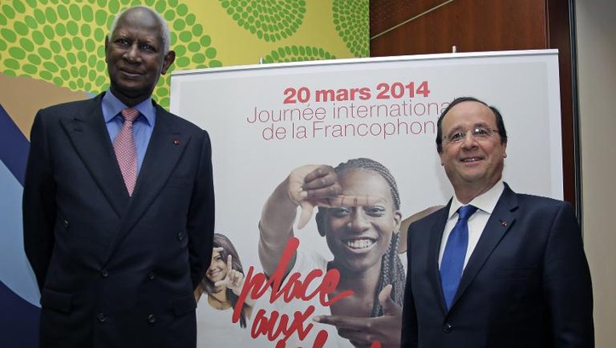Abdou Diouf premier secrétaire général de l'OIF et le président français François Hollande, le 20 mars 2014 à Paris