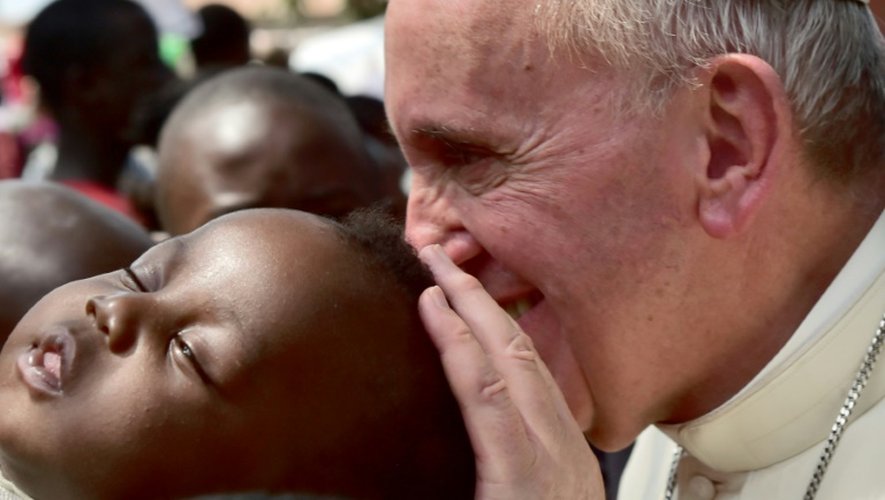 Le pape François dans un camp de réfugiés, le 29 novembre 2015 à Bangui