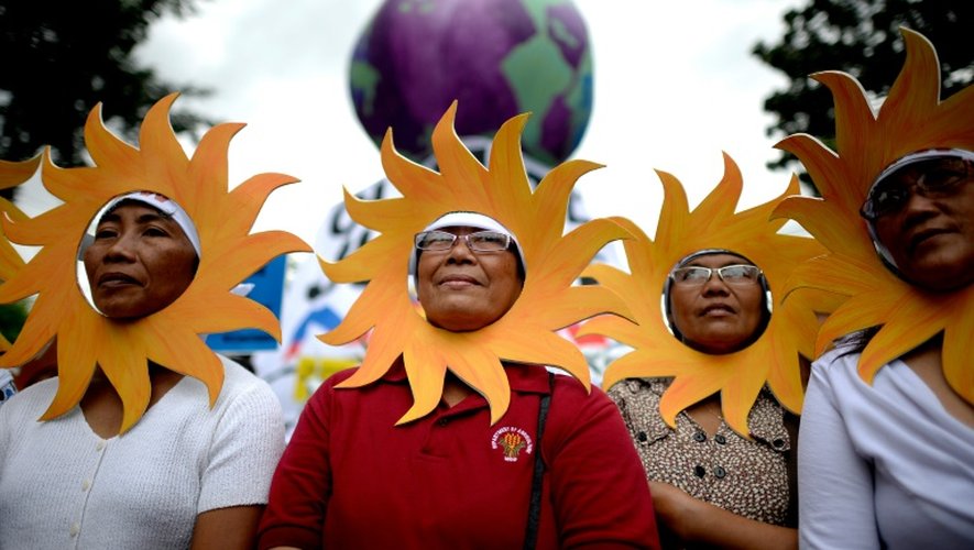 Des manifestants contre le réchauffement climatique, à Manille le 28 novembre 2015