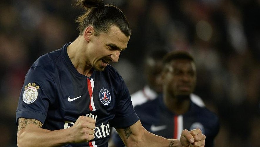 L'attaquant du Paris Saint-Germain Zlatan Ibrahimovic exulte après avoir transformé un penalty contre Nice, le 29 novembre 2014 au Parc des Princes