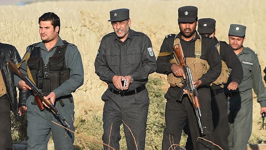 Le chef de la police de Kaboul le général Zahir Zahir (2e g) à Kaboul le 18 novembre 2014
