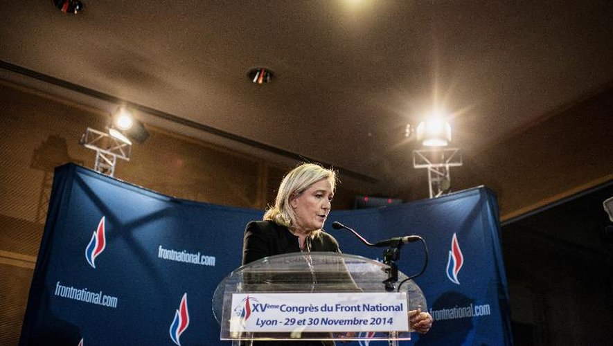 Marine Le Penqui vient d'être réélue présidente du Front national, lors d'une réunion politique le 29 novembre 2014 à Lyon
