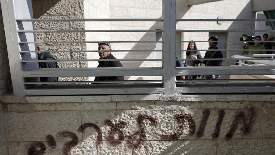 Un graffiti "mort aux Arabes" a été tagué sur une école de Jérusalem qui a été également incendiée, le 30 novembre 2014