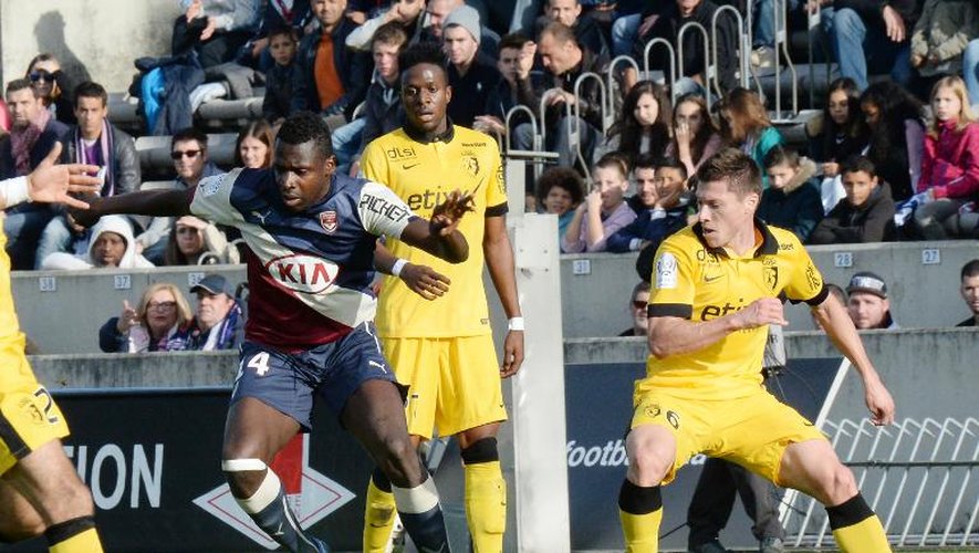 L'attaquant girondin Cheick Diabaté (g) a offert la victoire à Bordeaux face au LOSC au stade Chaban-Delmas, le 30 novembre 2014