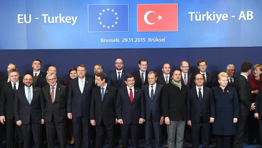 Les participants au sommet UE-Turquie, le 29 novembre 2015 à Bruxelles