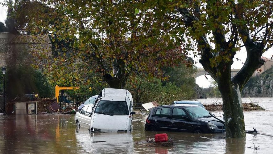 Des véhicules immergés en raison de la crue de la rivière La Berre le 30 novembre 2014 à Portel-des-Corbieres