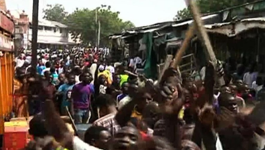 Image tirée d'une vidéo réalisée par TVC News sur un double attentat sur un marché populaire à Maiduguri, le 25 novembre 2014, dans le nord-est du Nigeria