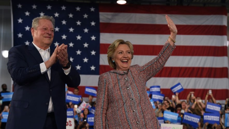 L'ancien vice-président Al Gore et la candidate Hillary Clinton en meeting le 11 octobre 2016 à Miami en Floride