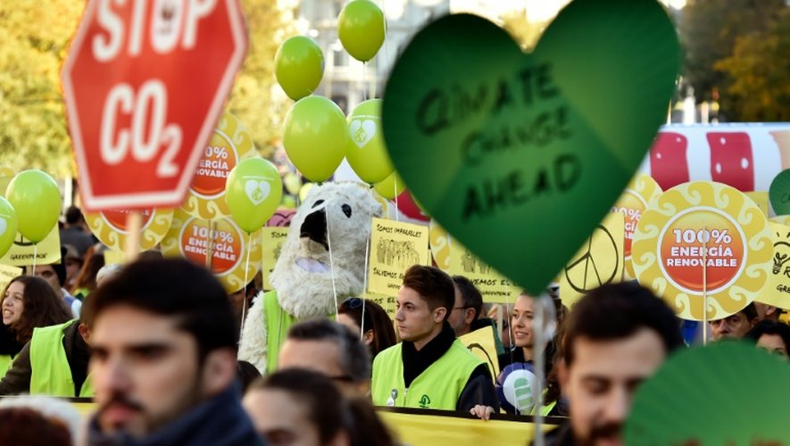 Marche en faveur d'engagements fermes contre le réchauffement climatique le 29 novembre 2015 à Madrid
