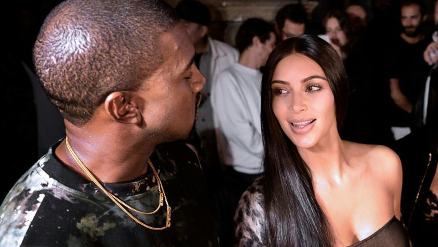 Kanye West et Kim Kardashian lors de la fashion week le 29 septembre 2016 à Paris