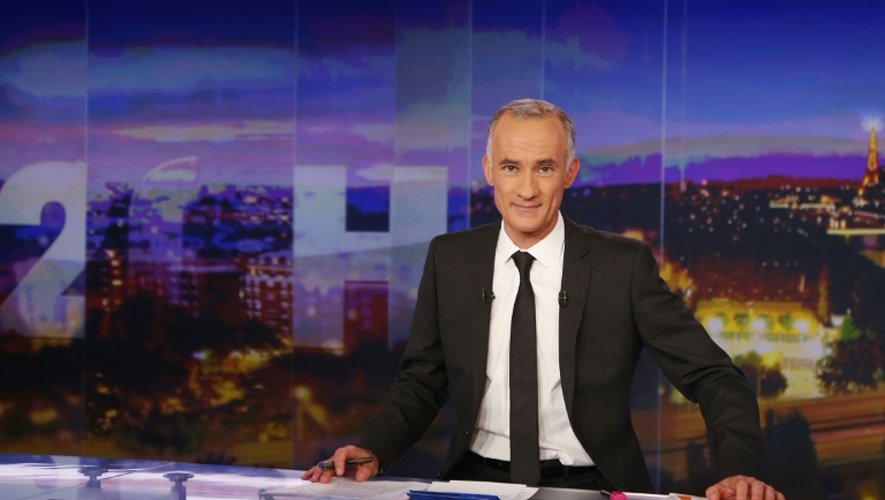 Le journaliste Gilles Bouleau sur le plateau de TF1 le 8 octobre 2015 à  Boulogne-Billancourt