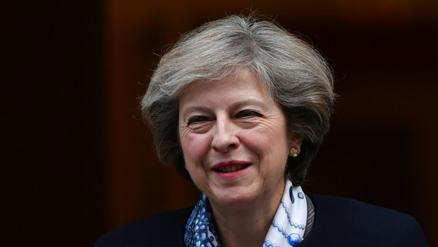 La Première ministre britannique Theresa May devant le 10 Downing street, le 12 octobre 2016 à Londres