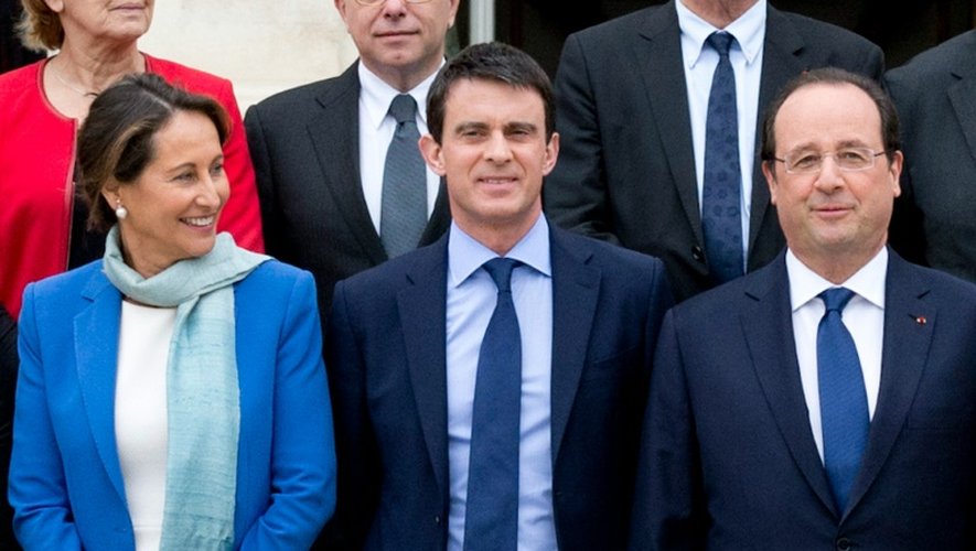 Ségolène Royal, Manuel Valls et François Hollande sur la photo de famille du nouveau gouvernement le 4 avril 2014 à l'Elysée à Paris