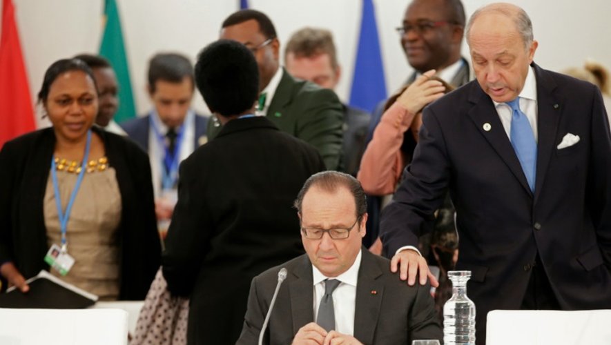 François Hollande et  Laurent Fabius le 1er décembre 2015 au Bourget