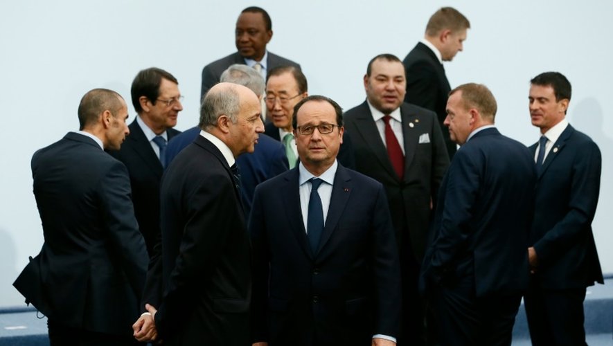François Hollande au milieu de dirigeants le 30 novembre 2015 au Bourget