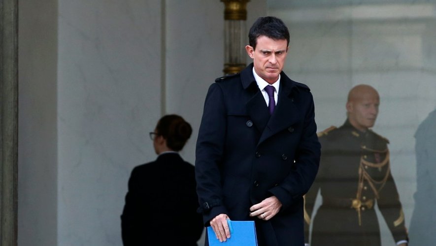 Le Premier ministre Manuel Valls à la sortie du Conseil des ministres le 18 novembre 2015 à l'Elysée à Paris