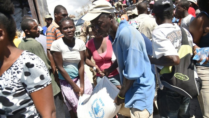 Des sacs d'aide humanitaire distribués le 12 octobre 2016 en Haïti