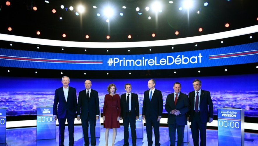 Les candidats à la primaire de droite au début du premier débat à La Plaine-Saint-Denis, près de Paris, le 13 octobre 2016