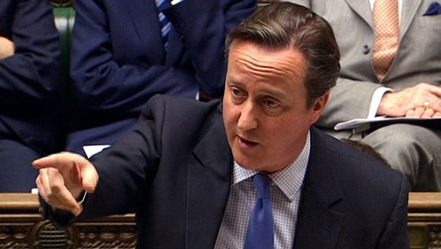 Une capture d'écran de la télévision parlementaire britannique (PRU) montre David Cameron au Parlement, le 2 décembre 2015