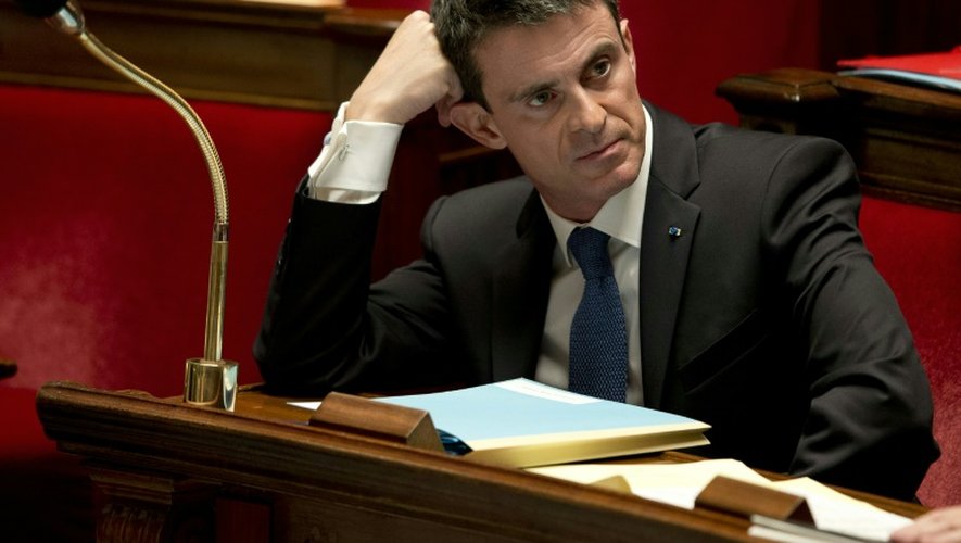 Le Premier ministre Manuel Valls lors des questions au gouvernement le 1er décembre 2015 à l'Assemblée nationale à Paris