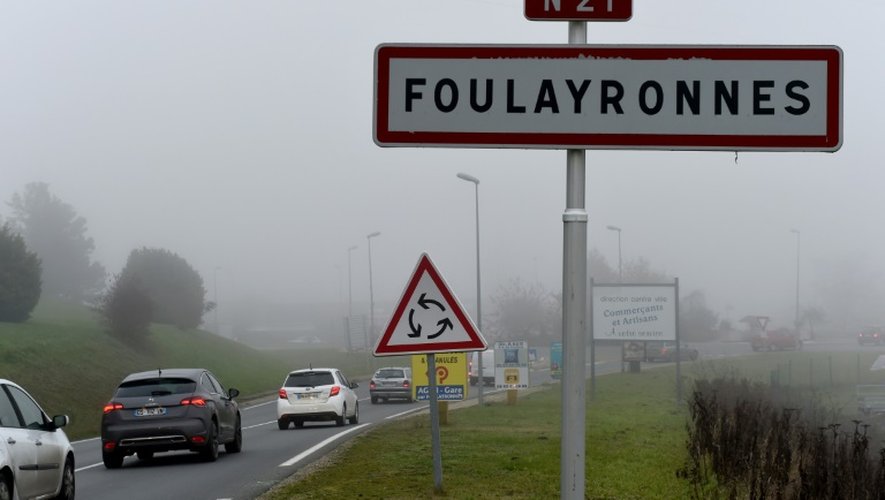 Un panneau signalétique à l'entrée de Foulayronnes, près d'Agen, le 2 décembre 2015