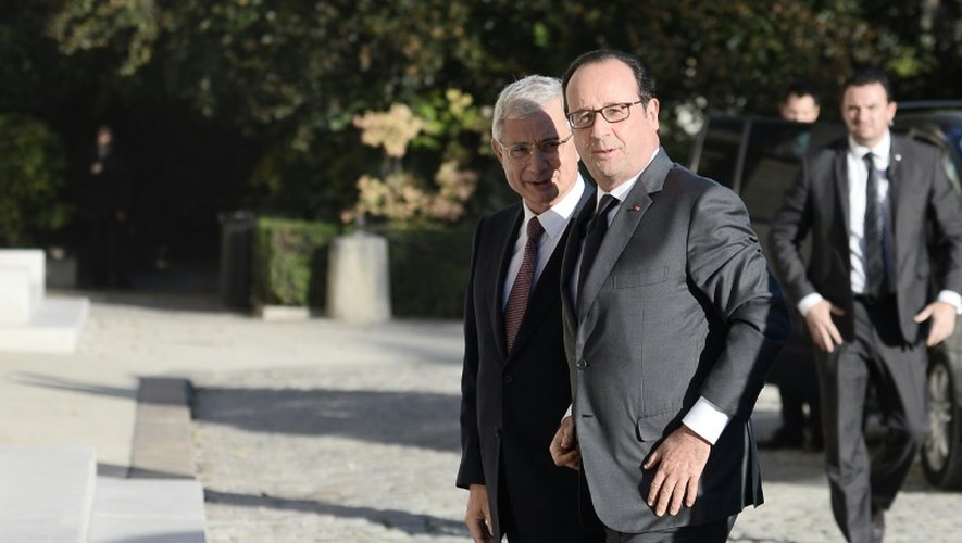 Claude Bartolone et François Hollande à leur arrivée à l'Hôtel de Lassay le 6 octobre 2016 à Paris