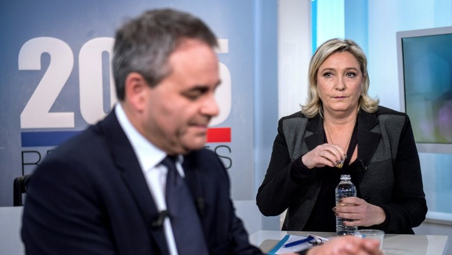 Xavier Bertrand et Marine Le Pen sur le plateau de France 3 le 3 décembre 2015 à Lille