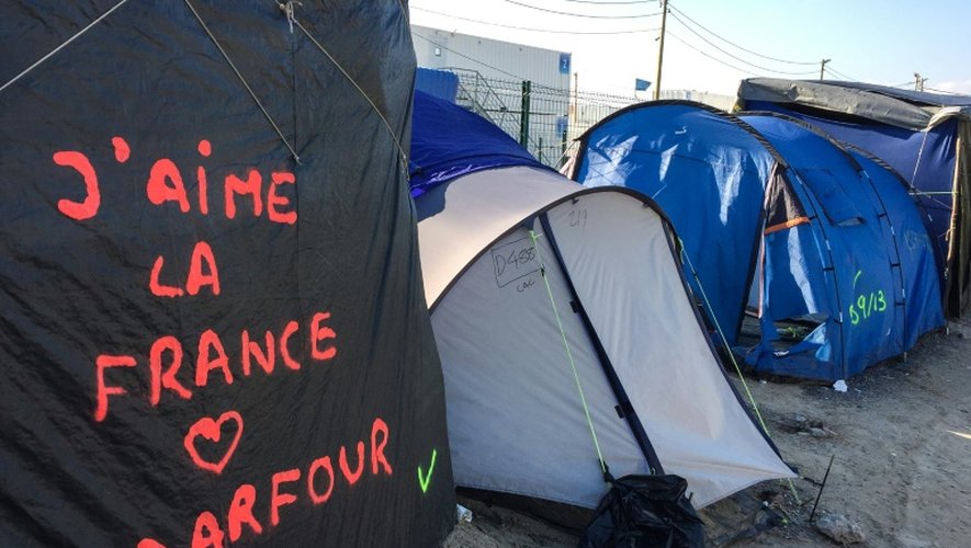 Des tentes dans la "Jungle" de Calais, dans le nord de la France, le 13 octobre 2016