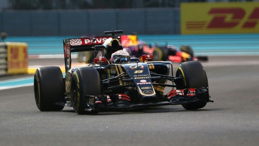 La monoplace Lotus pilotée par Romain Grosjean sur le circuit de Yas Marina du GP d'Abou Dhabi, le 29 novembre 2015