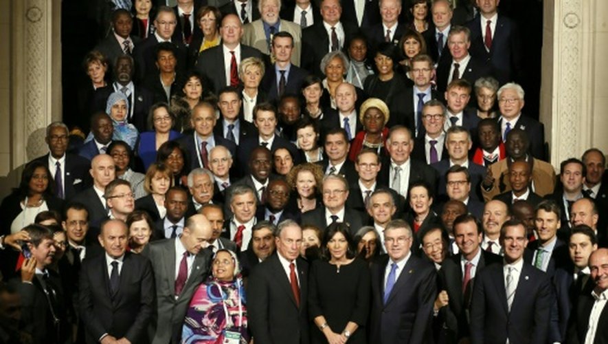 Photo de famille, le 4 décembre 2015 à Paris, des participants au sommet sur le climat