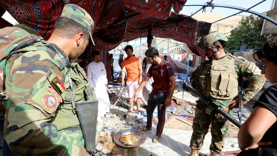 Un kamikaze s'est fait exploser dans cette tente dressée dans un quartier chiite de Bagdad, le 15 octobre 2016 à l'heure du déjeuner