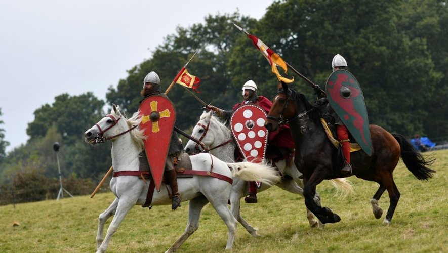 Reconstitution de la bataille d'Hastings, au même endroit mais 950 ans plus tard, le 15 octobre 2016 à Battle, dans le sud-ouest de l'Angleterre