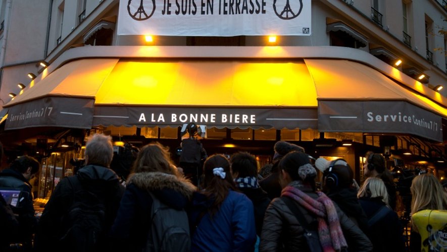 Rouverture du café "A la Bonne Biere", le 4 décembre 2015 à Paris