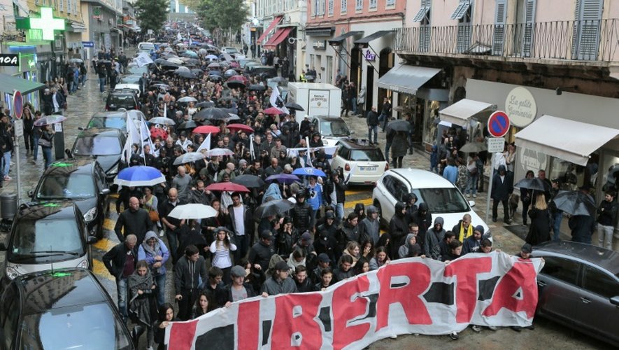Plusieurs milliers de personnes ont manifesté, le 15 octobre 2016 à Bastia, pour dénoncer les condamnations de trois jeunes nationalistes
