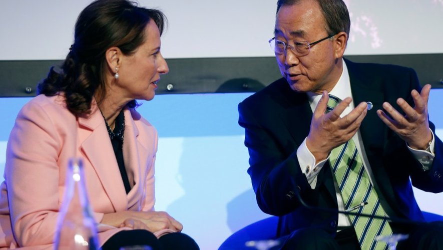 Le secrétaire général de l'ONU Ban Ki-moon et la ministre de l'Ecologie Ségolène Royal lors d'une conférence sur l'Arctique au Bourget le 5 décembre 2015