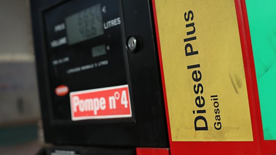 Les prix des carburants vendus aux pompes des stations-service ont atteint la semaine dernière leur niveau le plus bas en plus de quatre ans