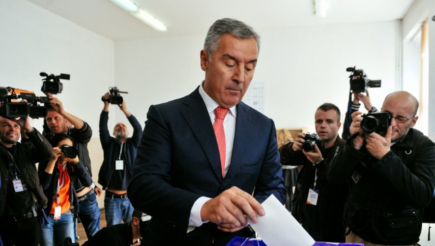 Le Premier ministre du Monténégro, Milo Djukanovic, vote aux législatives, le 16 octobre 2016 à Podgorica