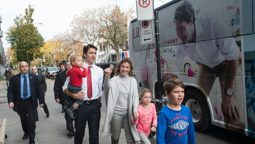 Justin Trudeau, sa femme Sophie Grégoire et leurs enfants Ella Grace, Hadrien et Xavier, à Montréal le 19 octobre 2015
